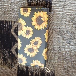 4/$60 New Sunflower Print Wallet